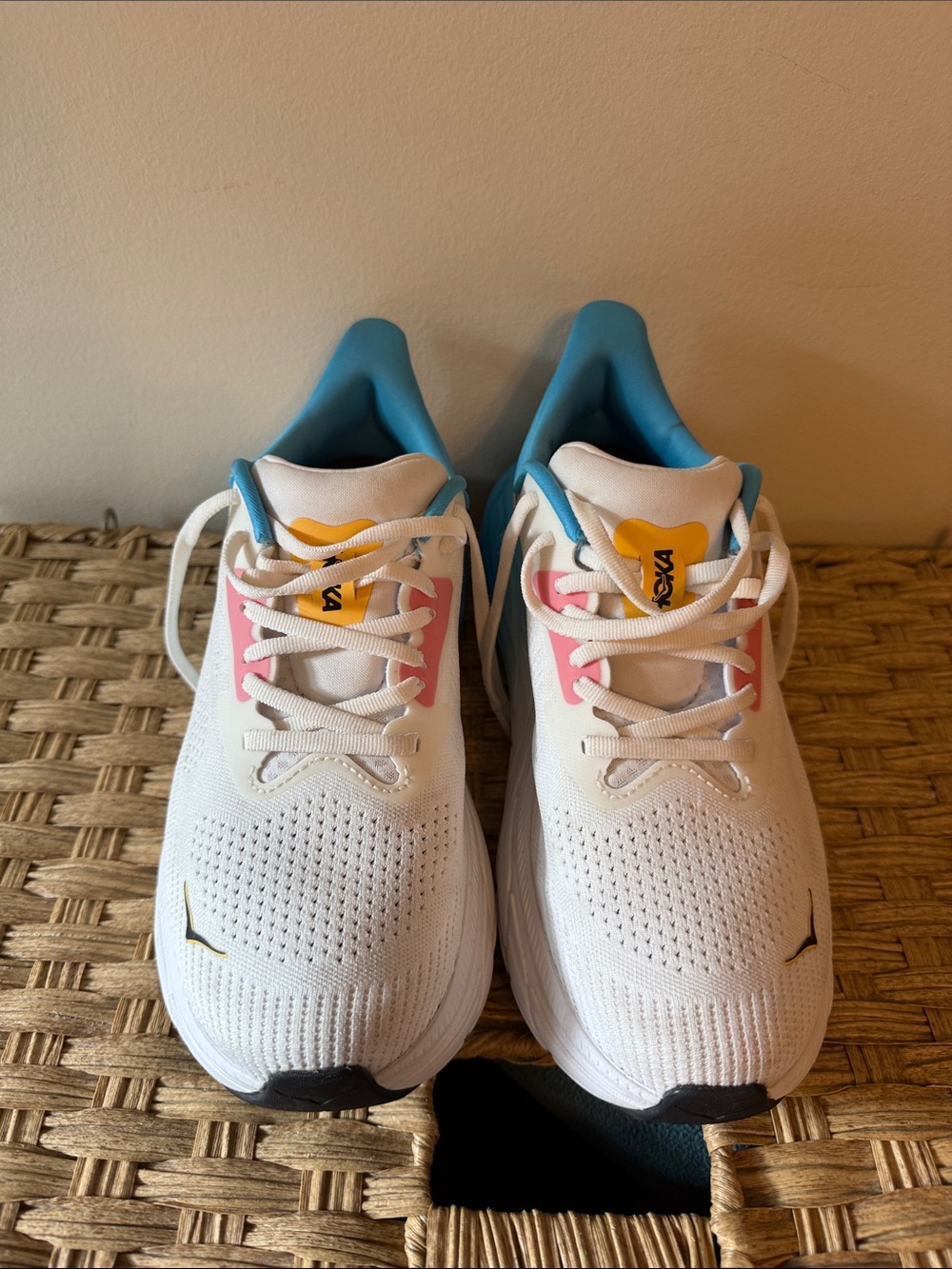 Women’s Hoka Arahi 7 - Size 9